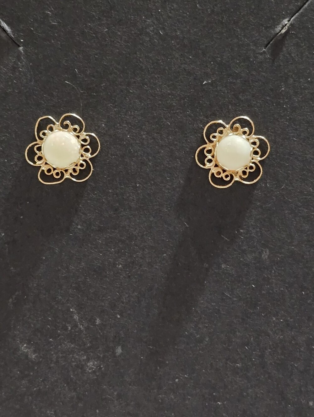 Vtg ATI 14k Yellow Gold and Natural Opal Filigree Stud Earrings 10.5mm/ 1.15 G